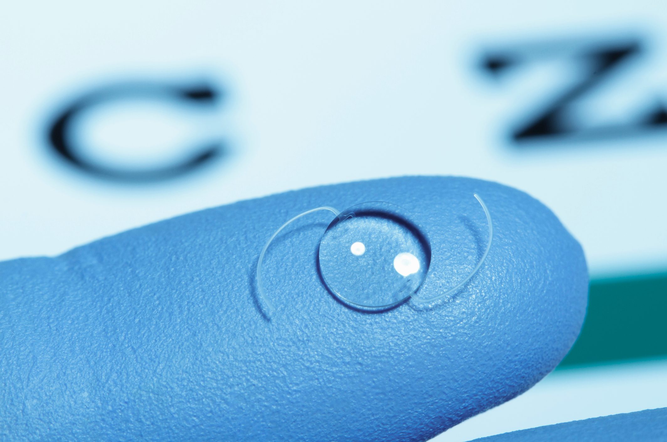 Here’s How Long To Wait Between Cataract Surgery on Each Eye, Say 2 Expert Eye Doctors